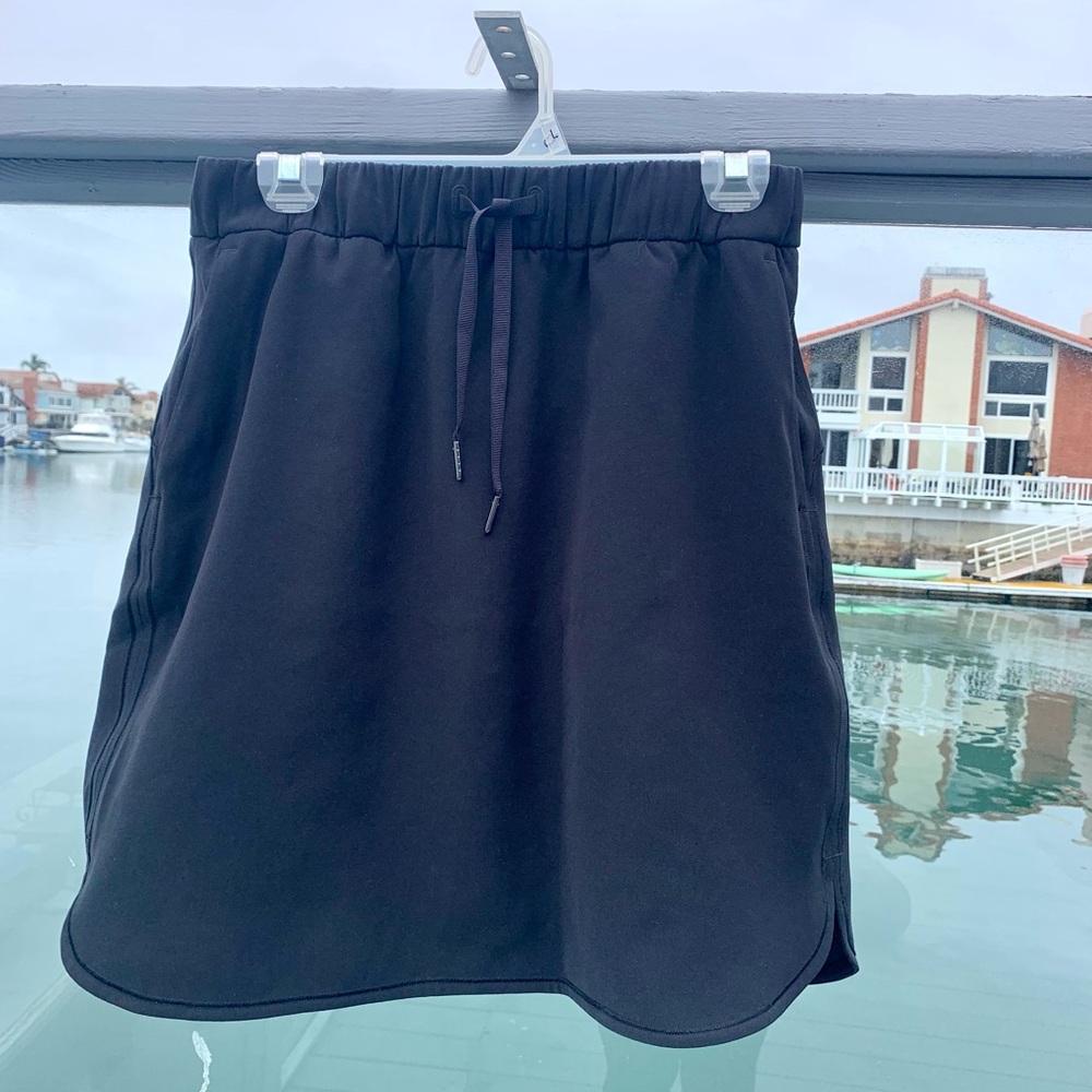 Lululemon On The Fly Skirt in Black. New No Tags